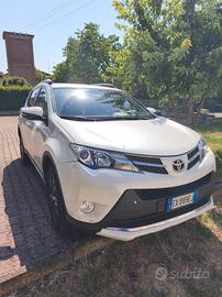 Toyota RAV4 2015 White Edition super accessoriata 