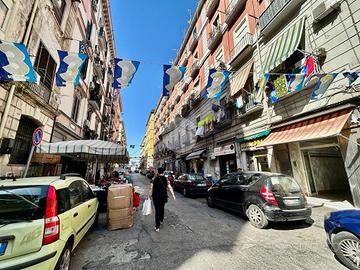 NEGOZIO A NAPOLI