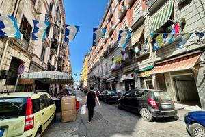 NEGOZIO A NAPOLI