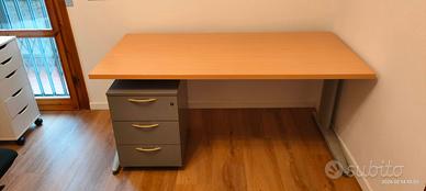 Scrivania 160x80x73cm (cassettiera a parte)