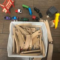 Set pista trenini ikea + 10 trenini