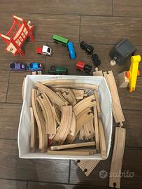 Set pista trenini ikea + 10 trenini