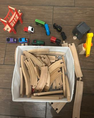 Set pista trenini ikea + 10 trenini