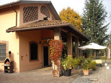 Rustico / Casale di 250 m² con più di 5 locali e b