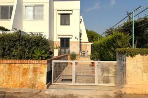 VILLA A SCHIERA A CAROVIGNO