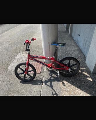 Bici bmx rossa