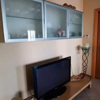 vetrina e tavolo  per tv