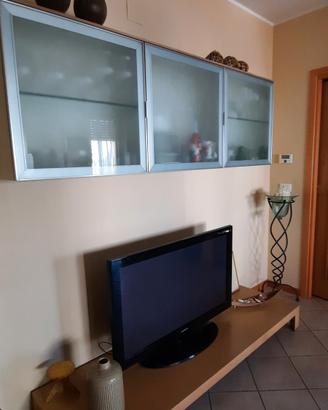 vetrina e tavolo  per tv