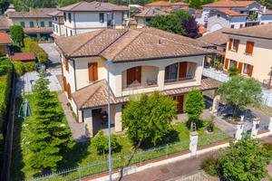 VILLA SINGOLA A FABBRICO