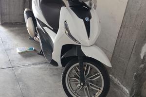 Piaggio Beverly 300 – 12/2023 in perfetto stato