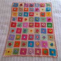 Coperta fatta a mano ad uncinetto granny square