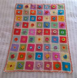 Coperta fatta a mano ad uncinetto granny square