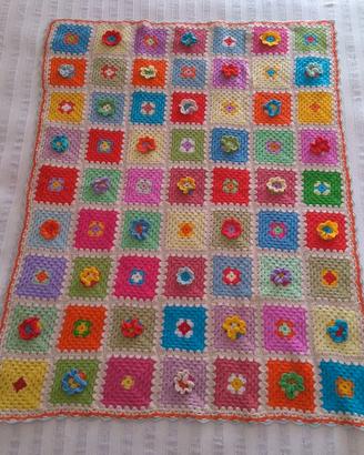 Coperta fatta a mano ad uncinetto granny square