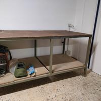 Tavolo da saldatore.