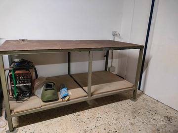 Tavolo da saldatore.
