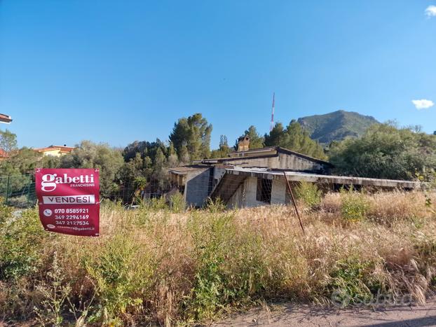 Terreno edificabile con annesso seminterrato