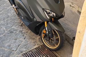 Yamaha t max  tech-max 560 Akrapovic 