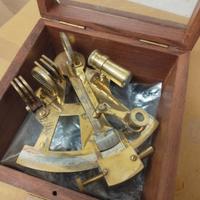 sestante in ottone con scatola in legno 