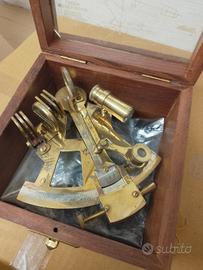 sestante in ottone con scatola in legno 