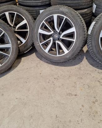 Cerchi Nissan e gomme invernali Hankook