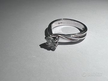 Anello con Diamante
