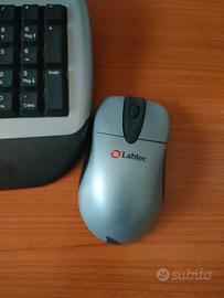 Tastiera e mouse senza fili 