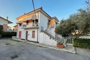 Casa con 2 appartamenti vicino centro