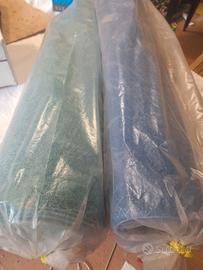 due rotoli moquette verde e blu 