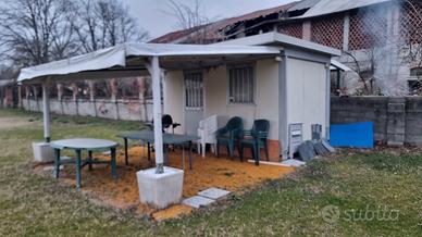 container coimbentato  con  pergolato