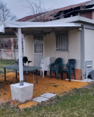 container coimbentato  con  pergolato