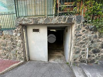 MAGAZZINO A GENOVA