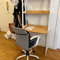 Scrivania con libreria incorporata