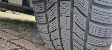 4 gomme da neve 225 45 R18