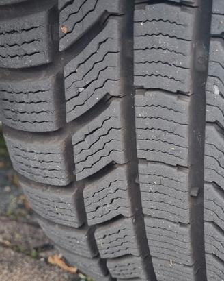 4 gomme da neve 225 45 R18