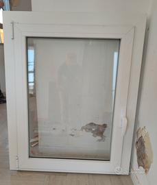 Serramento in alluminio bianco 