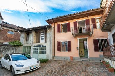 CASA SEMI-INDIPENDENTE CON CORTILE PRIVATO