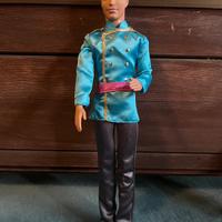 Bambola Ken Mattel con abito elegante da principe