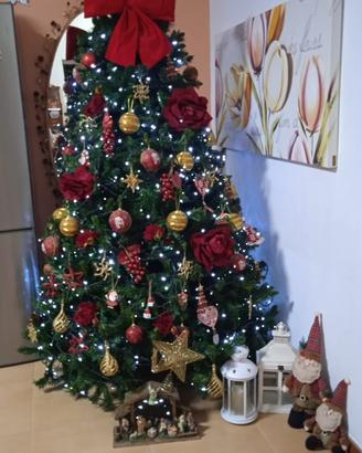 Albero di natale perfetto e completo di Addobbi!