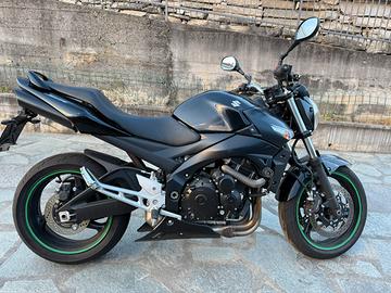 Suzuki gsr 600