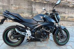 Suzuki gsr 600