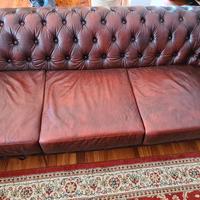 Divani modello chesterfield in pelle