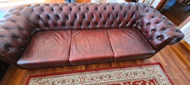 Divani modello chesterfield in pelle