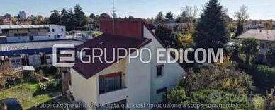 Immobile in asta di 308 m² con più di 5 locali e b