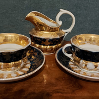 Antiche tazze blu e oro