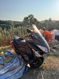 Tmax 2011 incidentato