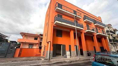 Locale fronte strada Recente Costruzione