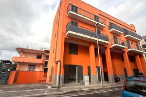 Locale fronte strada Recente Costruzione