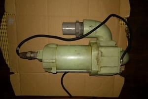 Pompa rotativa per mezzo militare anfibio