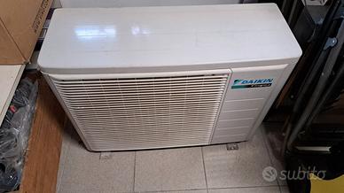 Macchina esterna Daikin RXS25K3V1B