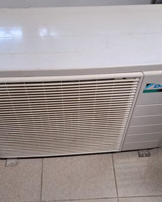 Macchina esterna Daikin RXS25K3V1B